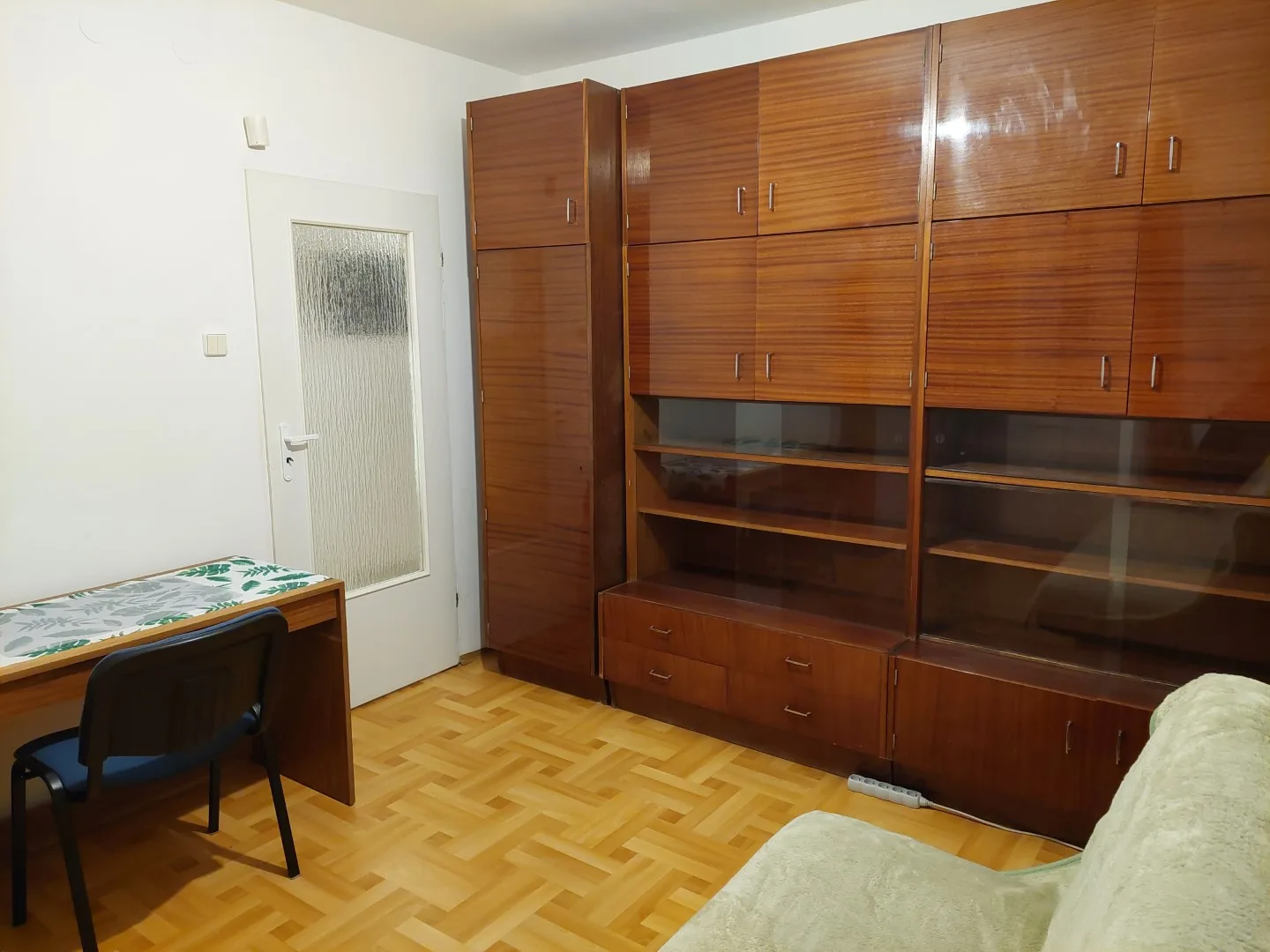 Os. Akademickie (Czyżyny) - 2 pokoje, 2 łazienki + jasna kuchnia