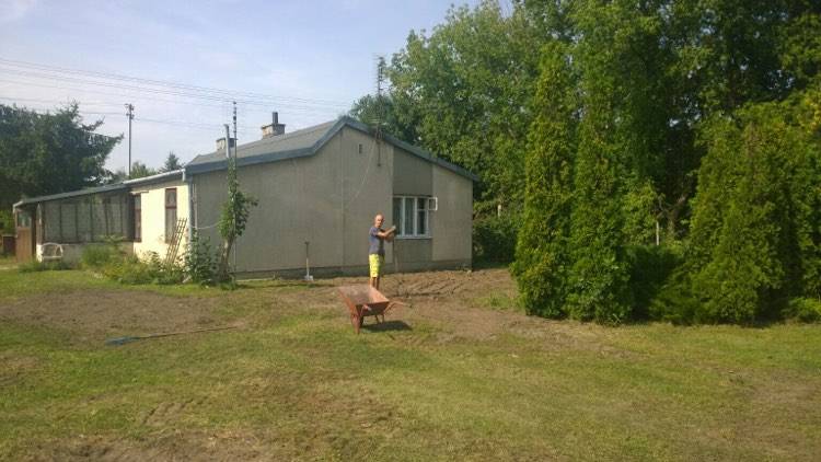 Doskonale położona działka z domem w Łomiankach