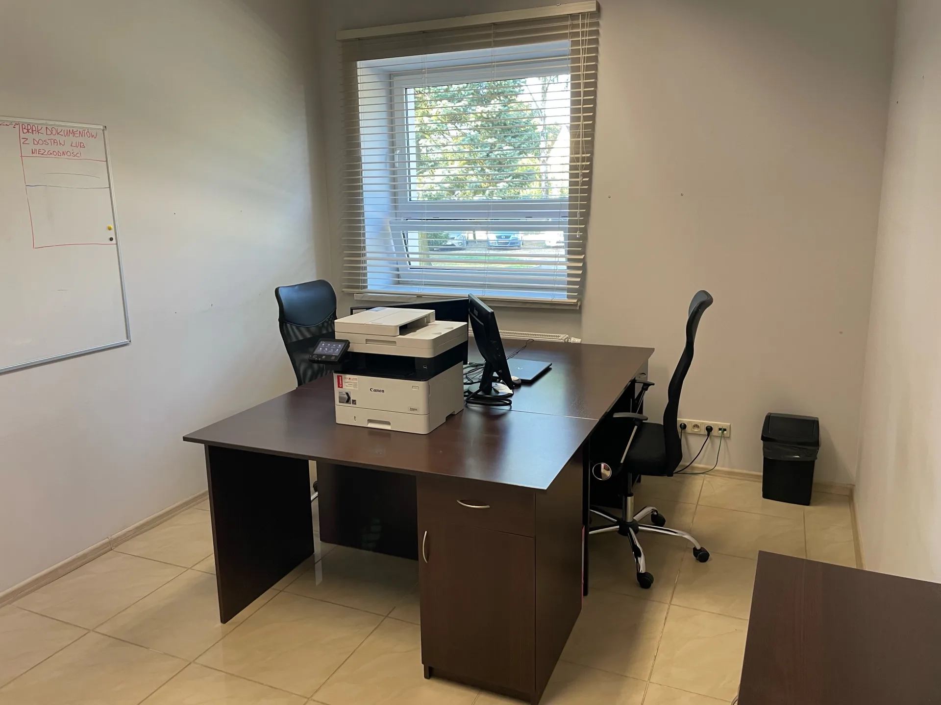 Magazyn z częścią socjalną