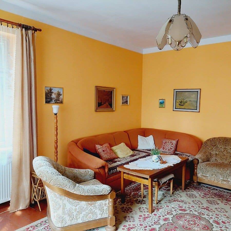 Mieszkanie na parterze domu- sprzedam BEZCZYNSZOWE-z ogrodem i garażem