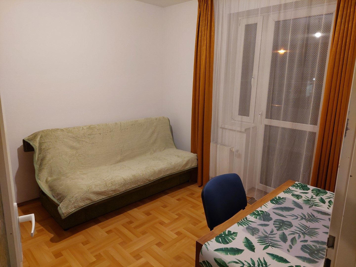 Os. Akademickie (Czyżyny) - 2 pokoje, 2 łazienki + jasna kuchnia