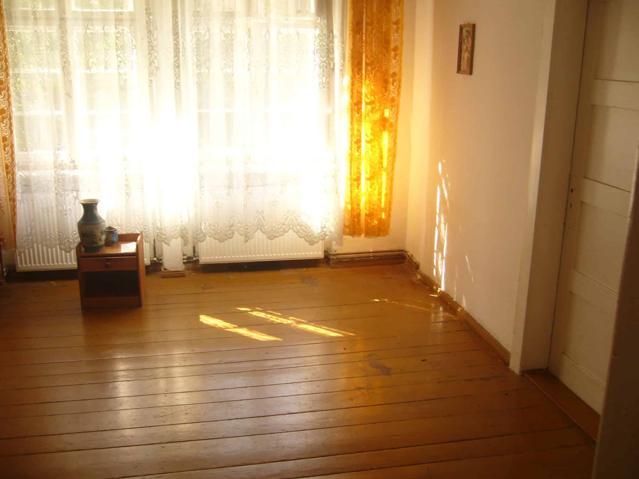 M I E S Z K A N I E na parterze domu z G A R A Z E M i ogrodem sprzedam