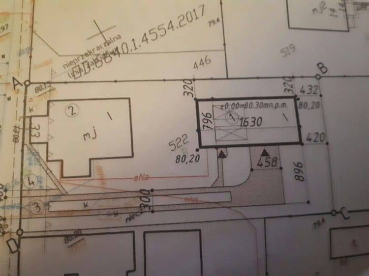 Doskonale położona działka z domem w Łomiankach