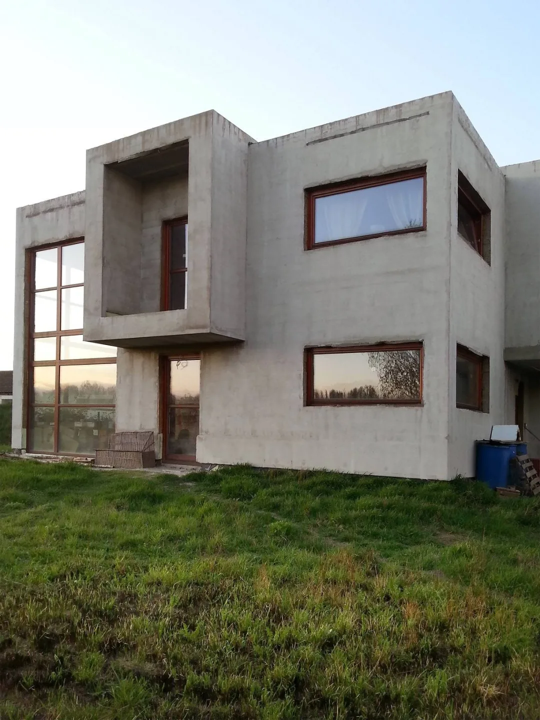 Dom dwurodzinny 440m2 blisko A2 w stanie surowym zamkniętym z ociepleniem, Dębe Wielkie.