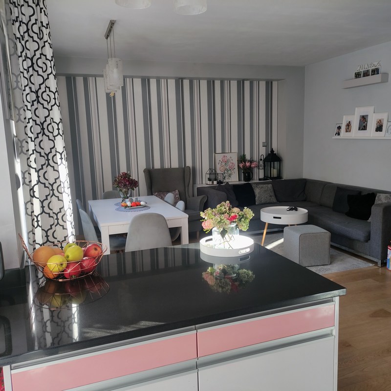 Piękne, 4 pokojowe, 2-stronne, 2 łazienki, 2 ogródki, komórka i 2 miejsca post., od zaraz, bez prowizji, prywatnie