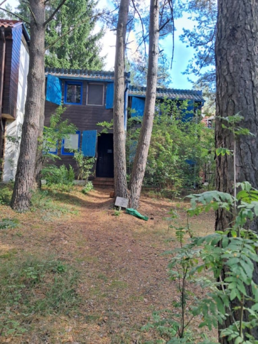 Piętrowy dom z dużą działką nad jeziorem Wdzydze na Kaszubach