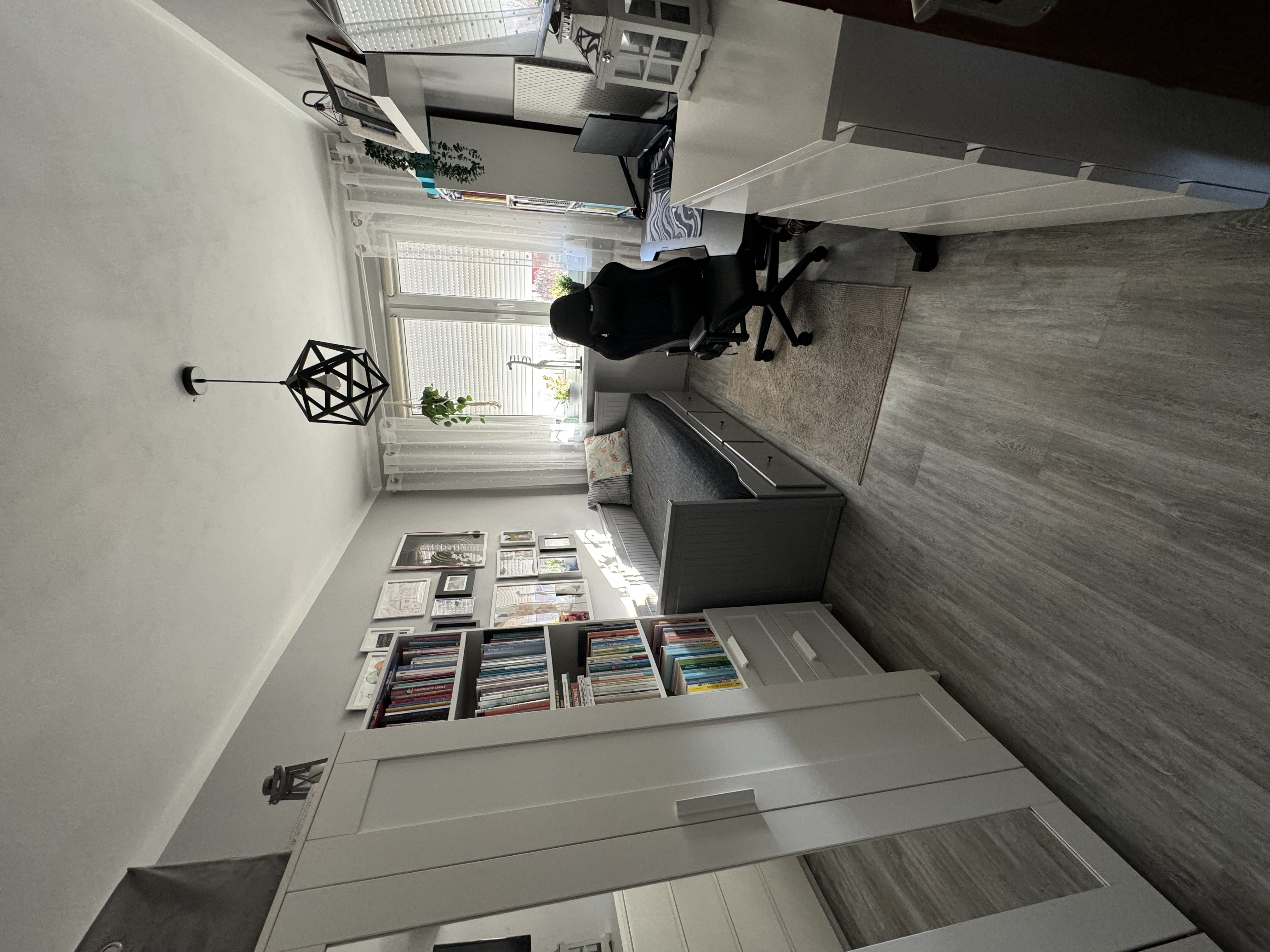 Sprzedam mieszkanie 3 pokoje w Kępicach plus garaż