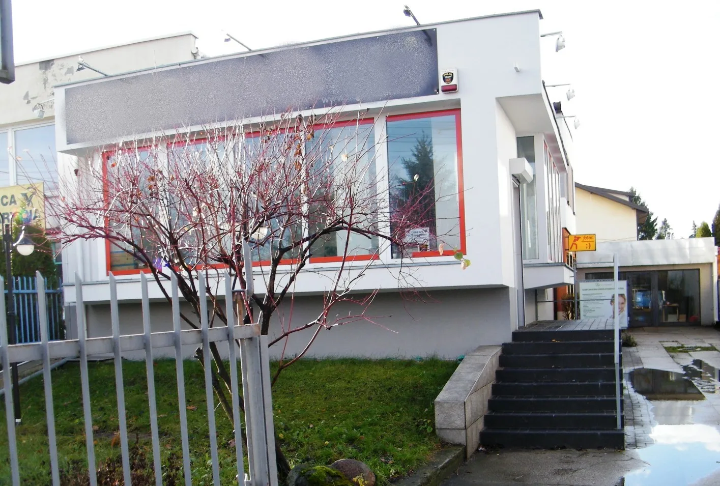 Lokal usługowo-handlowy w Łomiankach przy Warszawskiej