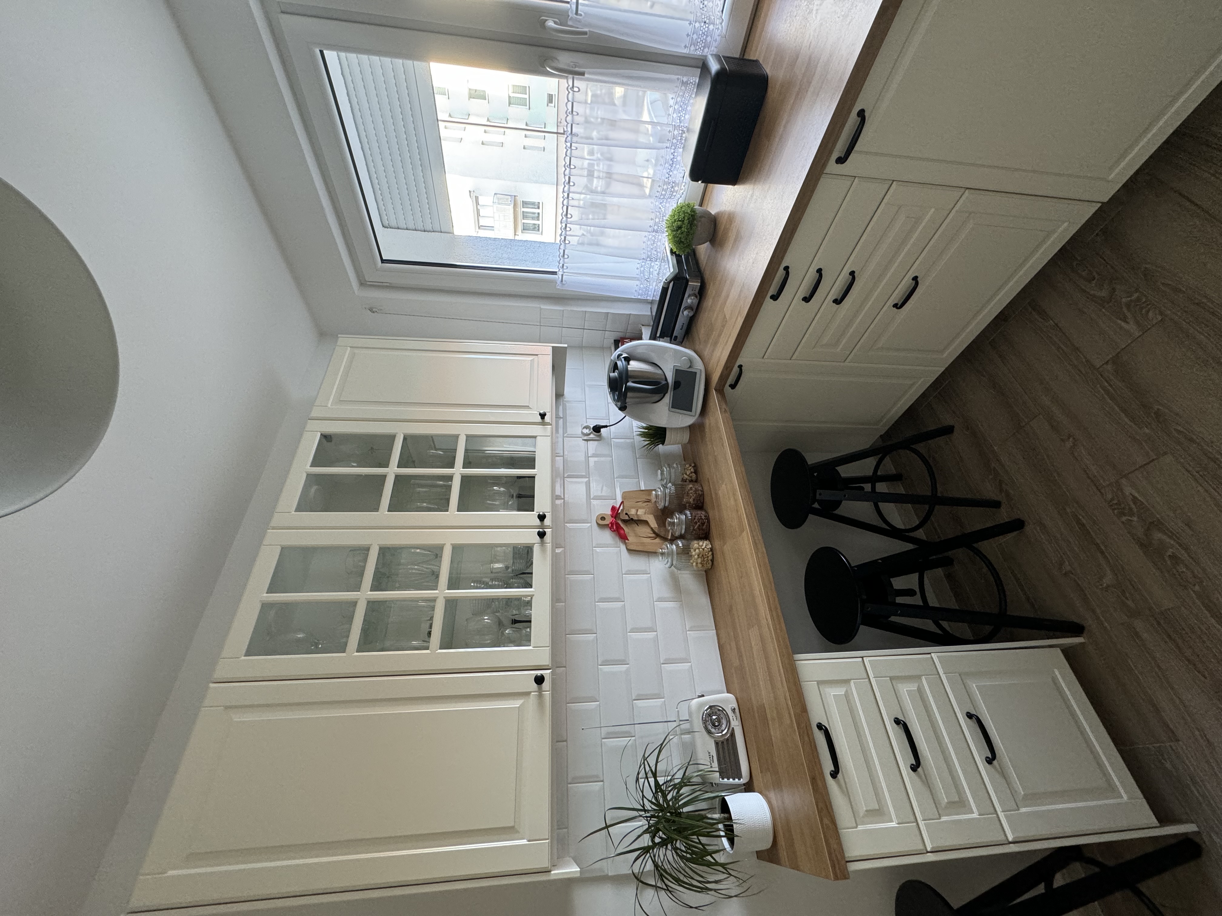 Sprzedam mieszkanie 3 pokoje w Kępicach plus garaż