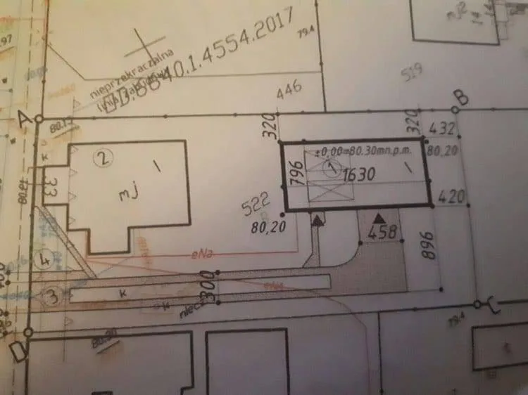Doskonale położona działka z domem w Łomiankach