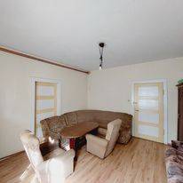 Mieszkanie na parterze domu- sprzedam BEZCZYNSZOWE-z ogrodem i garażem