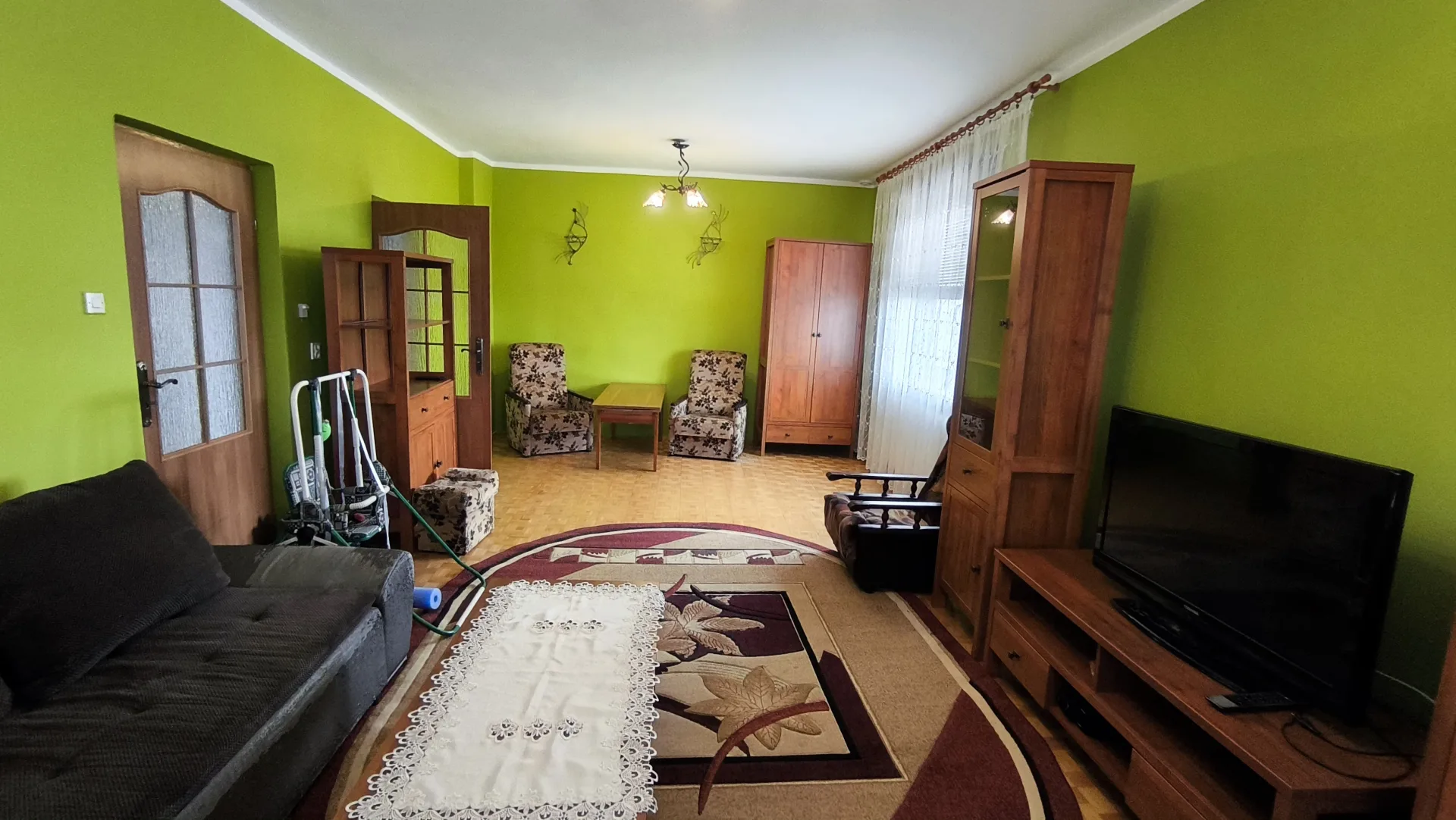 Piętro Domu Jednorodzinnego z oddzielną klatką schodową i mediami