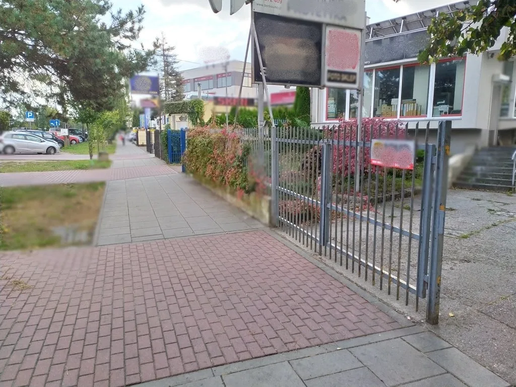 Lokal usługowo-handlowy w Łomiankach przy Warszawskiej