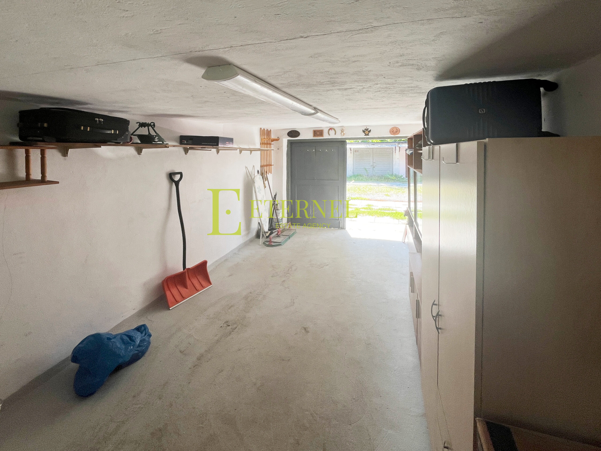 Wyremontowany kryty garaż 16,8m2 z prądem – ul. Ofiar Dąbia, Kraków