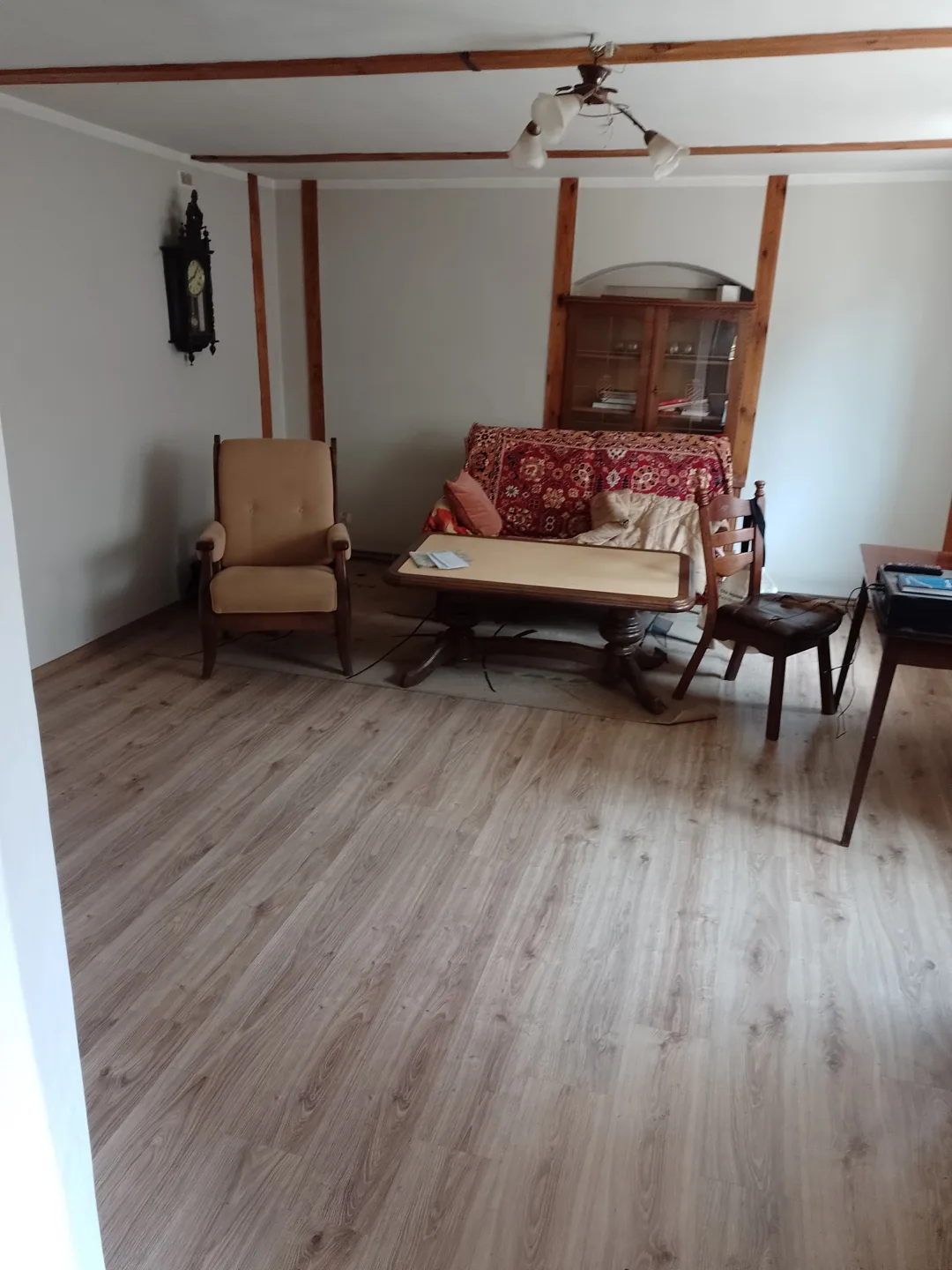 Dom na sprzedaż i dużym zapleczem.