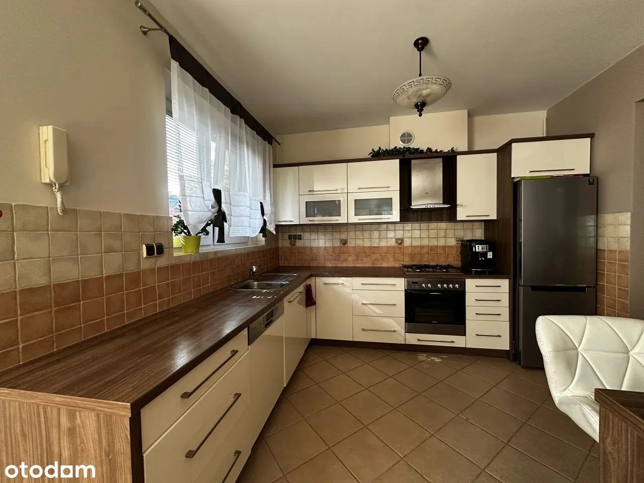 Nowoczesny dom z ogrodem w prestiżowej lokalizacji w pełni wyposażony!