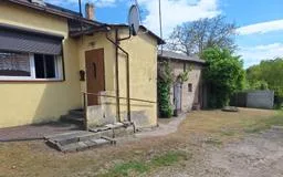 Dom na sprzedaż z 3 budynkami gospodarczymi