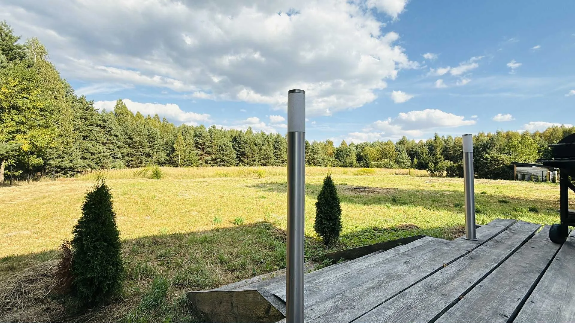 Dom posiadłość siedlisko z dużym potencjałem z szeroką i długą dzialka pod lasem