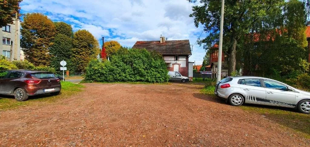 Pół Domu i Potężny Teren, ok 1200 m2