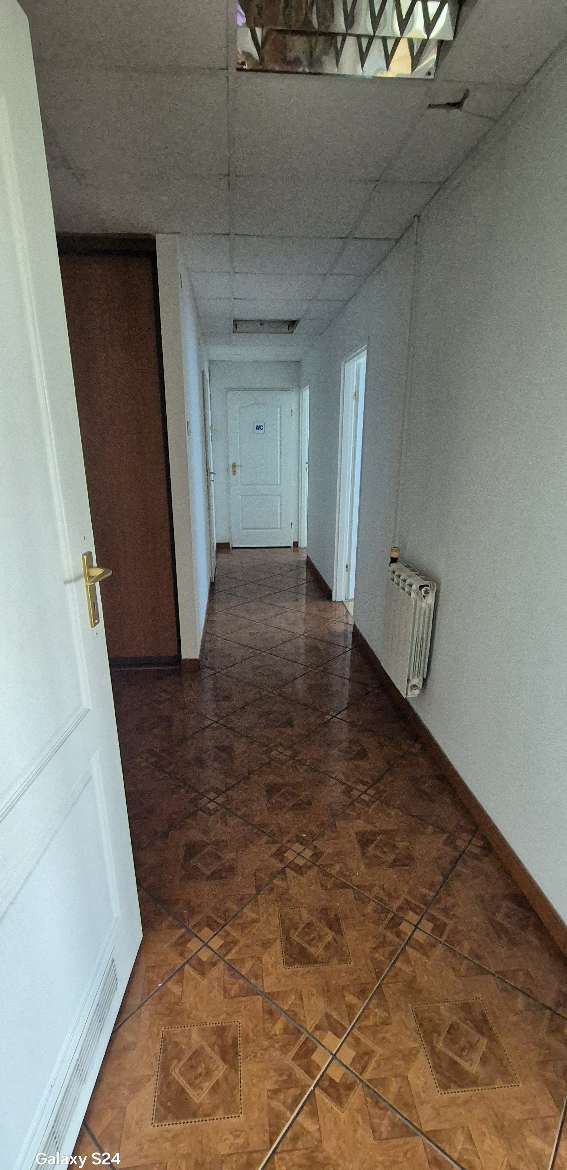 Biurowiec z halą magazynową