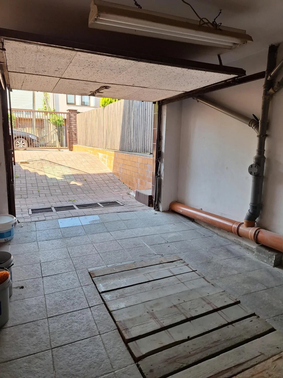 Lokal w domu prywatnym na kreatywne biuro z magazynem