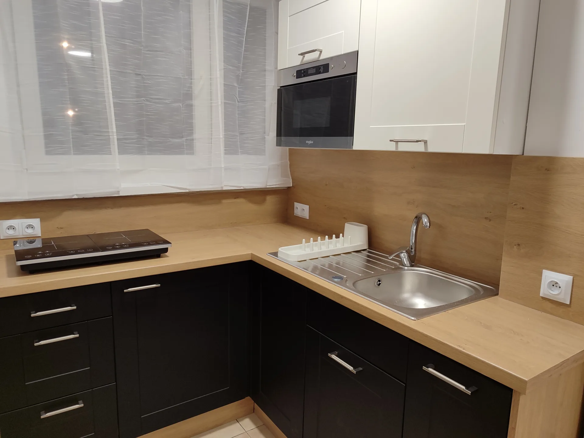 Praga Północ elegancka kawalerka za 2400 zł