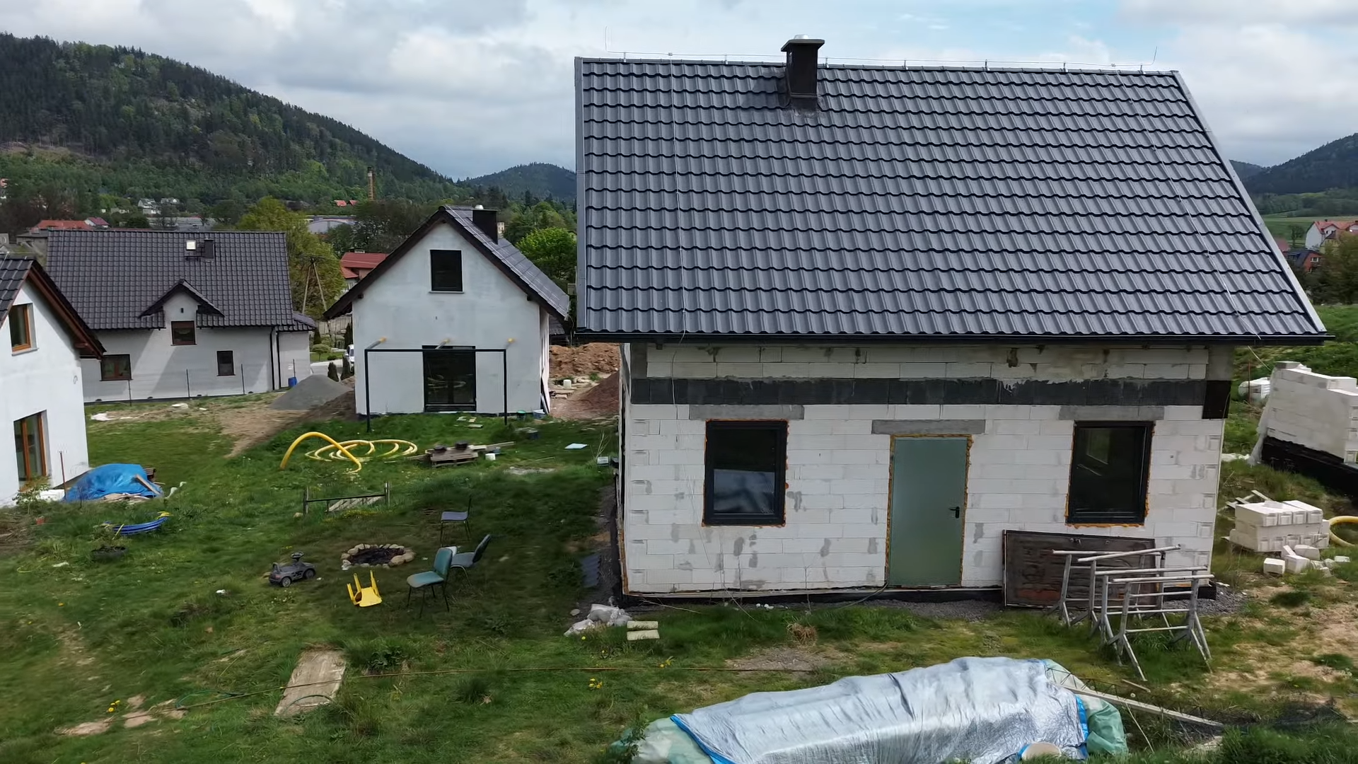 Działka budowlana, 2 domy oraz staw