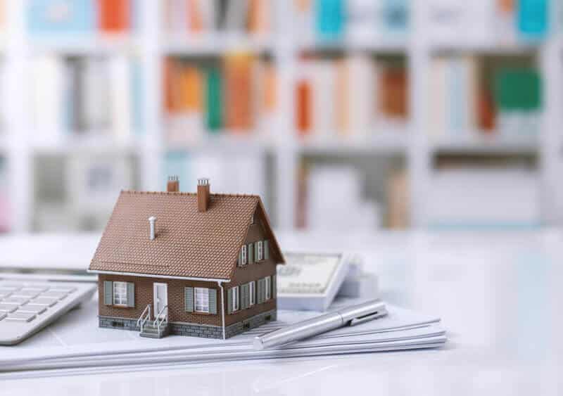 Podatek od sprzedaży nieruchomości – mieszkania lub działki: darowizna, ile wynosi, kto musi zapłacić, jak uniknąć podatku?